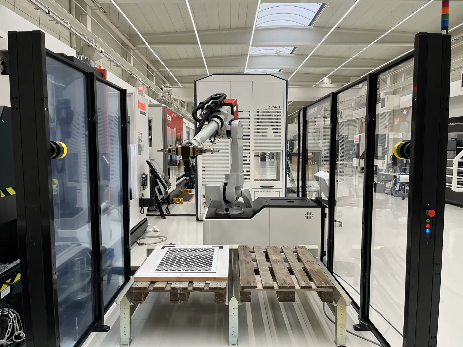 RoboJob Pallet-Load Integrated mit zwei Palettenpositionen