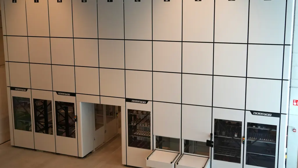 RoboJob Wall als modulares Automations- und Lagersystem